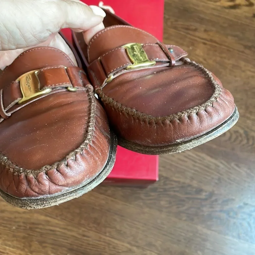 Vtg Salvatore Ferragamo “Varo” mahogany/brown slip on loafers‎ on original box